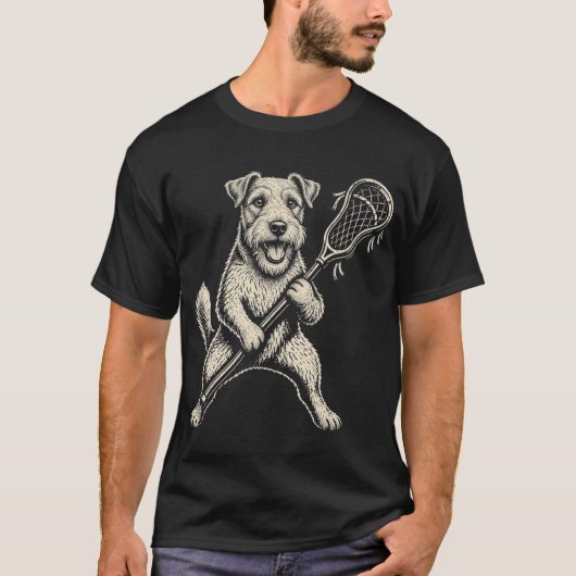 ラクロスで遊ぶテリアの面白いスポーツヴィンテージの犬 Tシャツ (正面)
