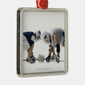 ラクロスを遊んでいる2人の若者のプロフィール メタルオーナメント (右)