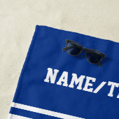 ラクロスプレーヤーの名前かチーム名前あなたのチーム色 ビーチタオル (インサイチュ)