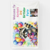 ラクーンウッドランドをテーマにした誕生日 パーソナライズされた 横断幕 (縦)