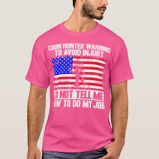 ラクーン狩りシーズンUsa国旗Coonハンターウォーニン Tシャツ (正面)