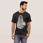 ラグに潜むパグ Tシャツ (正面フル)