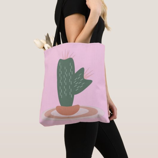 ラグの上の背の高い緑の植物 砂漠のサボテン ピンク トートバッグ (クローズアップ)