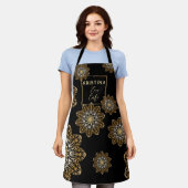 ラグジュアリーエレガントなメタリックフェイク金ゴールドマンダラ エプロン (着用した状態)