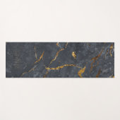ラグジュアリーブラックと金ゴールドマーブルテクスチャモノグラム ヨガマット (正面(横))