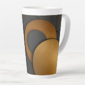 ラグジュアリーブラックと金ゴールド幾何学的抽象デザイン カフェラテマグ (右アングル)