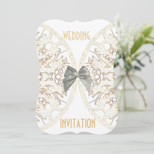 ラグジュアリーホワイトレース紙カットダマスク結婚式 招待状 (スタンド正面)