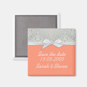 ラグジュアリーリボンシルバー/コーラルダマスク日付を保存 マグネット (正面/裏面)