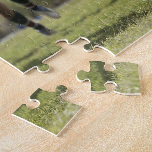 ラグビー選手がボールでグラウンドにジャンプする得点 ジグソーパズル (側面)