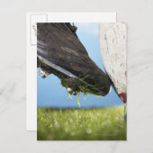 ラグビー選手がボールをTから蹴り出し、クローズアップ ポストカード (正面/裏面)