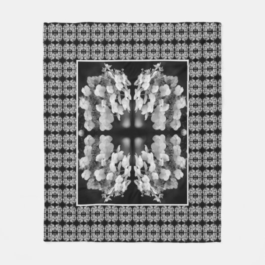 ラケカップアジサイ黒と白抽象芸術 フリースブランケット (正面)