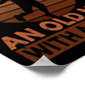 ラケットを持った老人を決して過小評価しなおもしろいい ポスター (角)