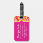 ラゲッジタグと名付けられた鮮やかなピンクの山形ジグザグ ラゲッジタグ (裏面縦)