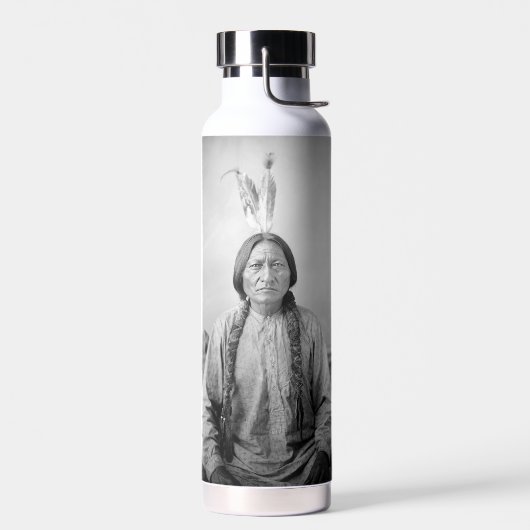 ラコタのリーダー座るブル先住民アメリカインディアン ウォーターボトル (左面)
