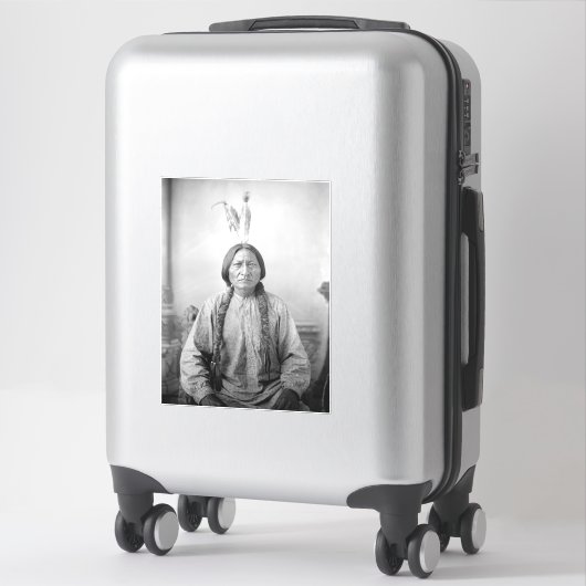 ラコタのリーダー座るブル先住民アメリカインディアン シール (スーツケース)