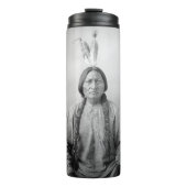 ラコタのリーダー座るブル先住民アメリカインディアン タンブラー (正面)