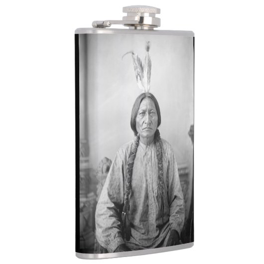 ラコタのリーダー座るブル先住民アメリカインディアン フラスク (右)