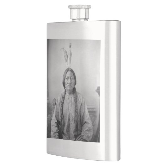 ラコタのリーダー座るブル先住民アメリカインディアン フラスク (左)