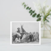 ラコタ族の女性と乳児と男の馬 ポストカード (スタンド正面)