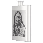 ラコタ首席降伏：座るブルフォートブフォード フラスク (左)