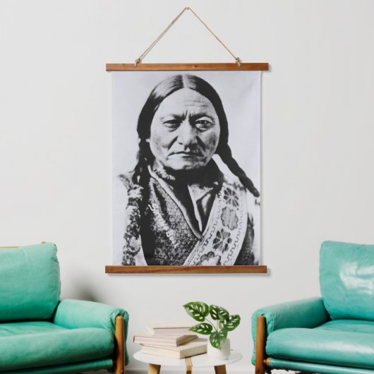 ラコタ首席降伏:座るブルフォートブフォード 吊り下げ型タペストリー (リビング)