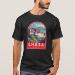 ラサチベットトラベルアートヴィンテージ Tシャツ<br><div class="desc">ラサのレトロベクトル旅行デザイン。ラサはチベット自治区の首都で、ヒマラヤの谷のラサ川の北岸に位置する。</div>