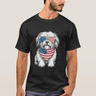 ラサ・アプソの犬のUSAフラグサングラス愛国主義デザイン Tシャツ