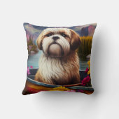 ラサApso上のパドル：風光明媚な冒険 クッション (裏面)