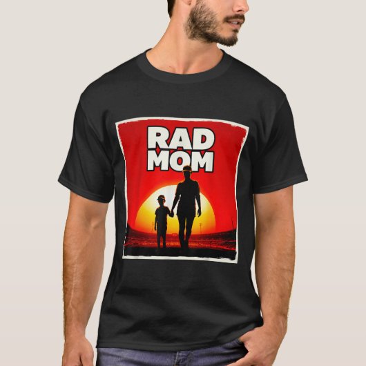 ラジカルママ 母と息子 サッカー母 夕日 Tシャツ (正面)