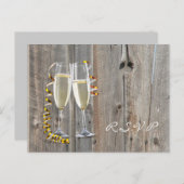 ラスティックな納屋の木のシャンパン ウエスタン カントリー ウェディング インビテーションポストカード (正面/裏面)