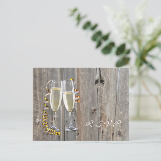 ラスティックな納屋の木のシャンパン ウエスタン カントリー ウェディング インビテーションポストカード (スタンド正面)