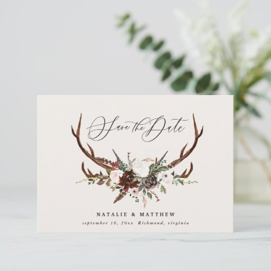 ラスティックな葉と花、鹿の角のスクリプトがおしゃれな結婚式 セーブザデート (スタンド正面)