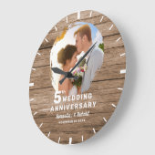 ラスティックウッド 5周年 結婚記念日 カップル フォト ラージ壁時計 (傾斜)