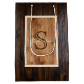 ラスティック ダーク ウッド トーン モノグラム ミディアム ギフト バッグ ミディアムペーパーバッグ (裏面)