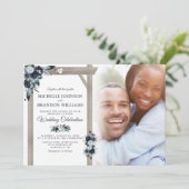 ラスティック ネイビー & ダスティーブルー 花の写真 ウェディング 招待状 (スタンド正面)