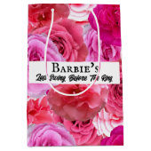 ラストスウィングビフォアザリング ゴルフ女子パーティー ピンクの花ギフトバッグ ミディアムペーパーバッグ (正面)