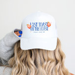 ラストトーストオンザコーストアペロルスピリッツバチェロレッテ キャップ<br><div class="desc">「Last Toast on the Coast Aperol Spritz」は、沿岸お祝いの本質を捉え鮮やかたバチェロレッテスイートである。このデザインは、アペロ図解入りの、写真付きのル・スピリッツの2つのグラスを一緒にクリンクし、オレンジのスライスに囲まれ、さわやかなフェスティバルtouchを追加する。このコレクションは青とパリッはっきりしたとした白の印象的な組み合わせを使用し、洗練されたタイポグラフィでエレガントに表示されたイベント詳細モダン。スイート招待状ゲストは思い出に残る沿岸のお祝いに参加し、シックでビーチのような雰囲気とバチェロレッテの威勢のいい喜びを完璧にブレンド。</div>