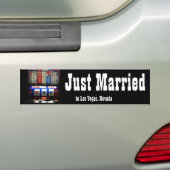ラスベガスの幸運のたった今結婚しました バンパーステッカー (車上)