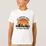 ラスベガスストリップサンセットカスタムバケーションキッズ Tシャツ<br><div class="desc">日のクール入った子供のTシャツでカスタムのラスベガスのスカイラインあなたの家族の休暇や光の街へのバチュラーパーティ旅行。日の出から日の出まで、この街でギャンブルし、この記念のお土産と一緒にそれを思い出しなさい。</div>