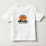 ラスベガスストリップサンセットカスタム休暇 トドラーTシャツ<br><div class="desc">日のクール入りカスタムのトドラーTシャツでラスベガスのスカイラインは、家族の休暇や光の街へのバチュラーパーティ旅行のために。日の出から日の出まで、この街でギャンブルし、この記念のお土産と一緒にそれを思い出しなさい。</div>