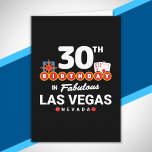 ラスベガス誕生日パーティー – 30th Birthday In Vegas カード<br><div class="desc">ラスベガスで30歳の誕生日を計画するのか？このラスベガスへようこそサインスタイルデザインは、30歳の人がベガスでバースデーパーティを楽しむのに最適な方法であ祝る。週末素晴らし休暇や休暇のため来に、女の子の旅行や誕生日の分隊がラスベガスへ。「30th Birthday in Fabulous Las Vegas Nevada」の特徴/キング&エース優勝ブラックジャックの手と有名な「Welcome to Las Vegas」のスタイルで設計されたサイコロのペアLas Vegas Blvdの南端にランドマーク。写真素晴らしとラスベガスのお土産に！</div>