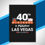 ラスベガス誕生日パーティー – 40th Birthday In Vegas カード<br><div class="desc">ラスベガスで40歳の誕生日を計画するのか？このラスベガスへようこそサインスタイルデザインは、ラスベガスで誕生日パーティーと一緒に40歳の祝ための完璧な方法である！週末素晴らし休暇や休暇のため来に、女の子の旅行や誕生日の分隊がラスベガスへ。「40th Birthday in Fabulous Las Vegas Nevada」の特徴/キング&エース優勝ブラックジャックの手と有名な「Welcome to Las Vegas」のスタイルで設計されたサイコロのペアLas Vegas Blvdの南端にランドマーク。写真素晴らしとラスベガスのお土産に！</div>