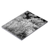 ラス2の木々の建物と小道の赤外線 ノートブック (左側)