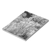 ラス2の木々の赤の建物とトレイル ノートパッド (回転)