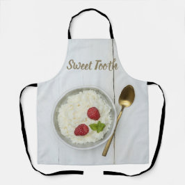 ラズベリーのデザートを添えた甘歯ライスプリン エプロン