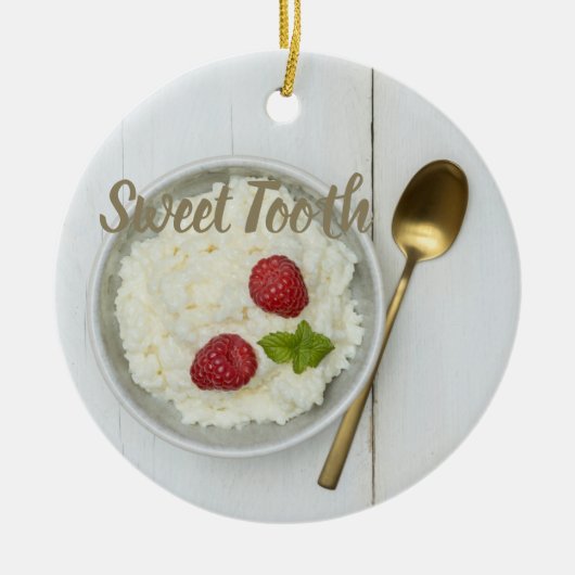 ラズベリーのデザートを添えた甘歯ライスプリン セラミックオーナメント (正面)