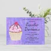 ラズベリーの乗った甘いカップケーキ 招待状 (スタンド正面)