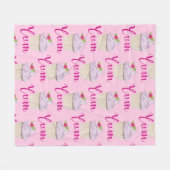 ラズベリーユムと夢のようなピンクのカップケーキ! フリースブランケット (正面(横))