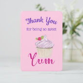 ラズベリーユムと夢のようなピンクのカップケーキ！感謝 招待状 (スタンド正面)