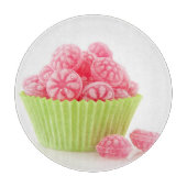 ラズベリー緑のコップの風味がよいキャンデーの菓子は固まります カッティングボード (正面)